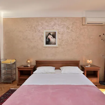 Nando Apartment *
